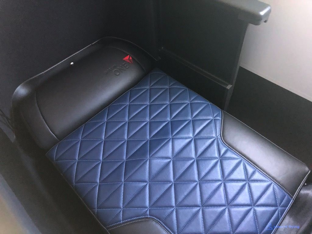 photo dl158 seat bed 1